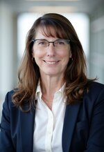 Shannon Melloy, Broker